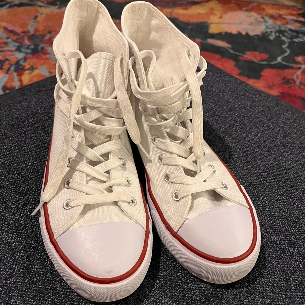 Converse style high top lace ups. Barely worn.